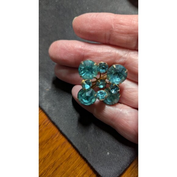 Vintage Gold-Tone Brooch With Blue Rhinestones Cluster Design - Picture 3 of 7